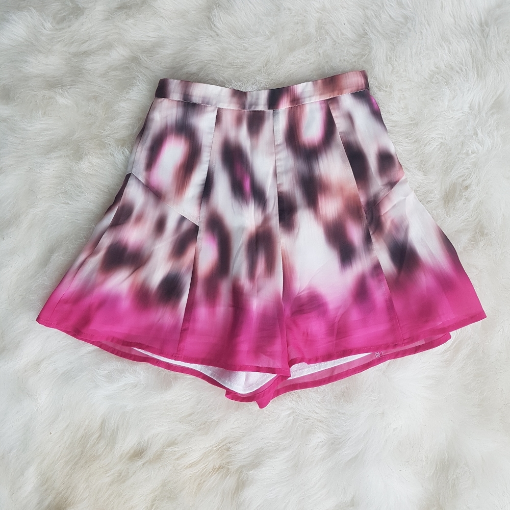 Silky flow pink leopard shorts